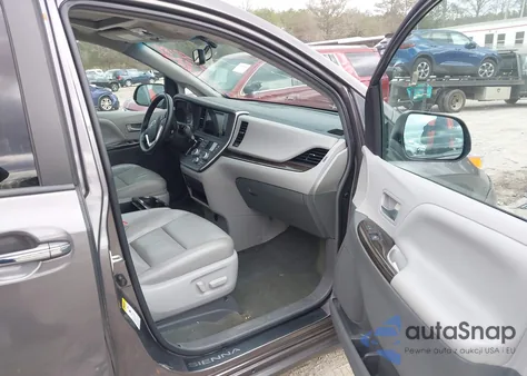 2015 Toyota Sienna Xle 8 Passenger z USA, uszkodzony, nr VIN 5TDYK3DC5FS675089